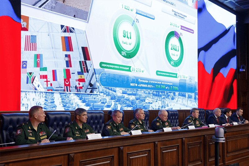 Đại diện Bộ Quốc phòng Nga và các công ty sản xuất vũ khí tham gia tại cuộc họp.